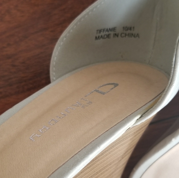 Strappy wedge sandals in sage green - Picture 3 of 12